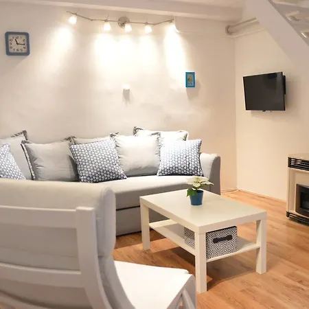 Friendly In Center Apartment