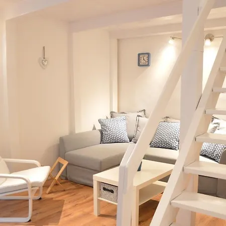 Friendly In Center Apartment *